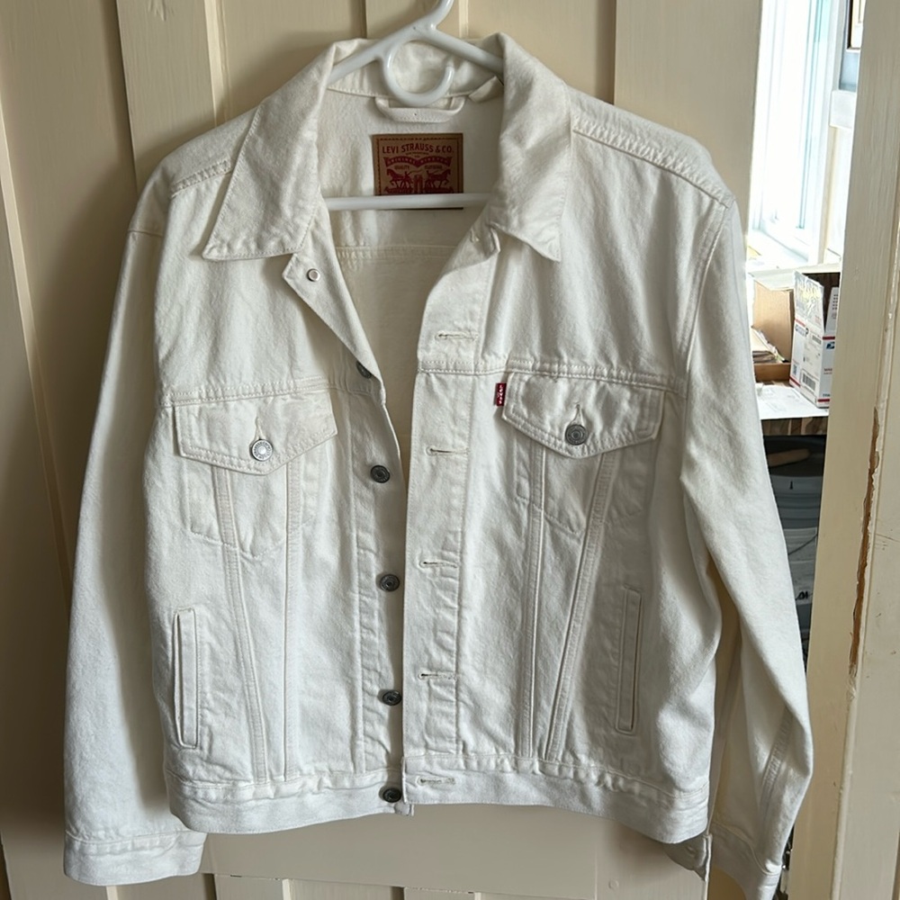 Lightly worn white Levi’s jean jacket